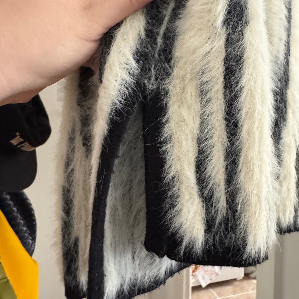 Striped White & Black V-Neck Fuzzy Sweater - Picture 4 of 4